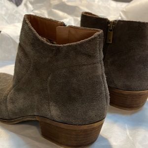 Lucky Brand Suede Chelsea Dusters 1 1/2”heel